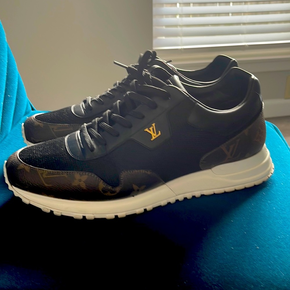 Men’s Louis Vuitton RUN AWAY SNEAKER EXCELLENT CONDITION